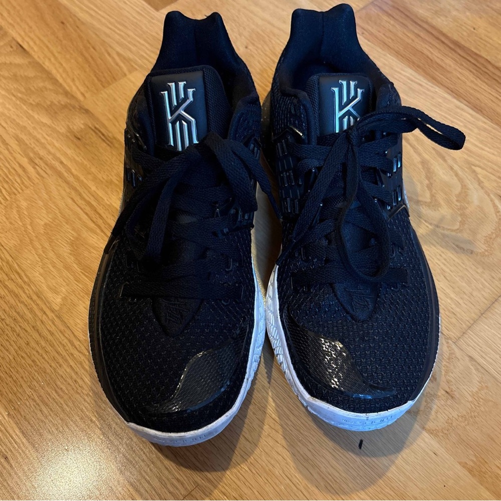Kyrie 2 Low Black Metallic Silver size 9